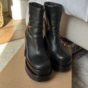 Steve Madden Cobra black leather shoes. Size 8.5